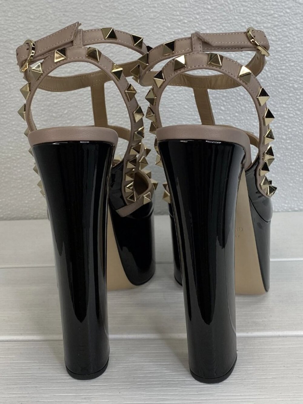 Valentino Garavani Rockstud Cage Womens Size 8 Patent Leather Block Heel Pumps - Picture 11 of 14